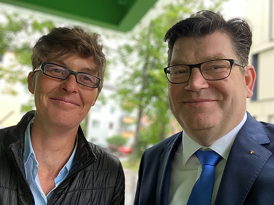Unsere Kreisräte Viktoria Marold und Matthias Henneberger am Rande der Konstituierenden Sitzung des Kreistags 2020-2026